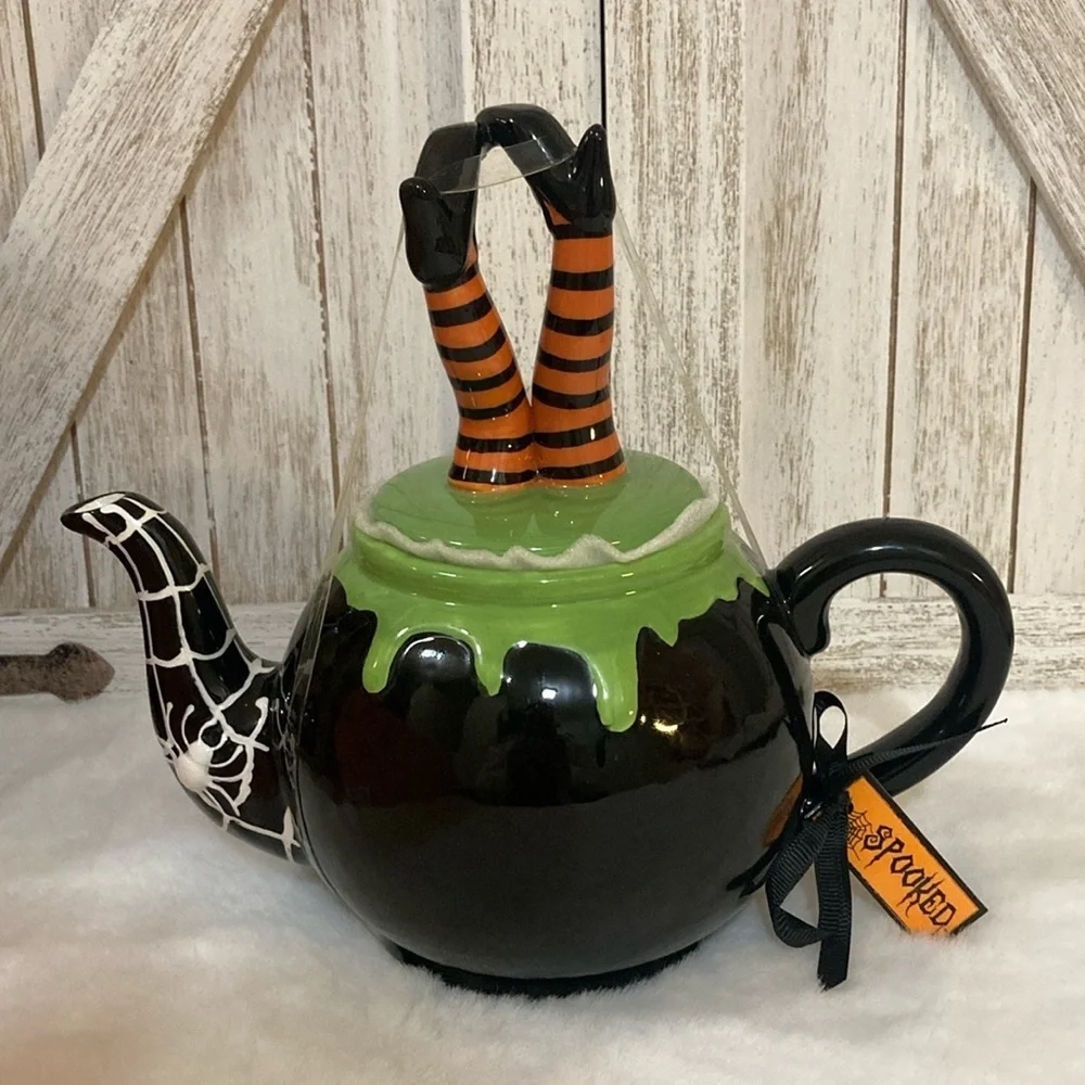 Potter’s Studio Witch’s Feet Teapot